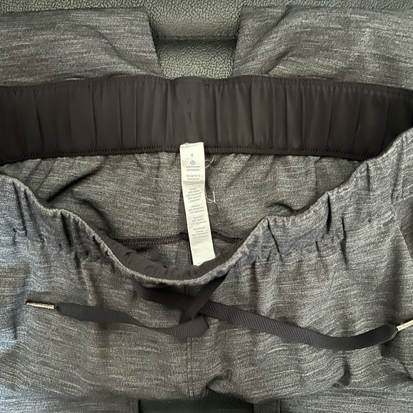 $98 Lululemon On The Fly Pant (28")
Heathered Black - Picture 7 of 9